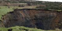 Cratera de 40 metros de profundidade surpreendeu público da região de Peak District  Foto: Mark Noble / BBC News Brasil