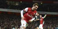 Cazorla fez o primeiro gol do Arsenal no confronto com o Tottenham  Foto: Reuters