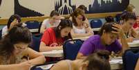 Neste domingo, foram aplicadas as provas de F&iacute;sica, Literatura de L&iacute;ngua Portuguesa e L&iacute;ngua Estrangeira Moderna em 63 escolas de Porto Alegre, Bento Gon&ccedil;alves, Tramanda&iacute; e Imb&eacute; para os cerca de 42 mil candidatos inscritos  Foto: Ramon Moser/UFRGS / Divulga&ccedil;&atilde;o
