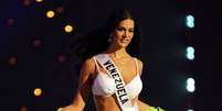 M&oacute;nica como Miss Venezuela durante desfile em Bangkok em 2005  Foto: Reuters