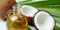 Como reforça o sistema imunológico, o óleo de coco também traz ganhos para a saúde bucal  Foto: Shutterstock