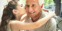 <p>Especialista acredita que forçar as crianças a beijar seus avós pode diminuir os limites do que é aceitável no que diz respeito ao contato físico</p>  Foto: Getty Images 