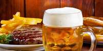 <p>Para 2014, a expectativa é de que o salto nas vendas de cervejas seja de 37%</p>  Foto: Shutterstock
