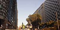 <p>Alunos da Universidade Gama Filho (UGF) realizam protesto contra o descredenciamento da instituição pelo Ministério da Educação (MEC), na Avenida Presidente Vargas, no Rio de Janeiro (RJ)</p>  Foto: Ariel Subirá / Futura Press