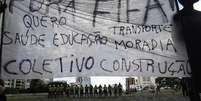 <p>Cartazes e faixas com frases contrárias à realização da Copa e das Olimpíadas no Brasil foram exibidas no protesto de sábado</p>  Foto: Ricardo Matsukawa / Terra