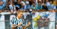 Edinho fica próximo de retorno aos titulares do Grêmio  Foto: Lucas Uebel/Grêmio FBPA / Divulgação