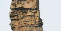 O escalador Li Tongxing é chamado de "Homem-Aranha Asiático" e pratica o esporte completamente nu  Foto: Reuters
