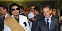 Kadafi e Sarkozy em 2007  Foto: AFP