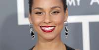 Sucesso com o hit Girl on fire, Alicia Keys se destaca pela pele iluminada conquistada por meio de uma rotina que tem como principal trunfo a ingestão de água  Foto: Shutterstock