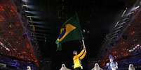 <p>Jaqueline Mourão foi a porta-bandeira do Brasil</p>  Foto: Reuters