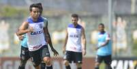 Jadson treinou com elenco corintiano nesta ter&ccedil;a  Foto: Mauro Horita / Agif / Gazeta Press