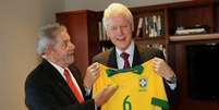 <p>O ex-presidente do Brasil, Luiz In&aacute;cio Lula da Silva, encontrou o ex-presidente dos Estados Unidos&nbsp;Bill Clinton na ter&ccedil;a-feira, em Nova Iorque</p>  Foto: Ricardo Stuckert/Instituto Lula / Divulgação