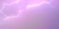 <p>Raios iluminam c&eacute;u de Porto Alegre durante temporal na &uacute;ltima segunda-feira; previs&atilde;o &eacute; de chuva para ter&ccedil;a em todo o RS</p>  Foto: Marcos Paulo Rodrigues / vc rep&oacute;rter