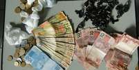 Polícia aprendeu maconha, cocaína e R$ 1,5 mil em dinheiro  Foto: Divulgação