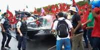 <p>Marcha do MST em Brasília terminou em confltio entre sem-terra e policiais</p>  Foto: Fabio Rodrigues Pozzebom / Agência Brasil