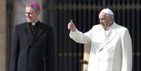 Papa Francisco alfinetou fieis que gostam de cuidar da vida alheia  Foto: Reuters