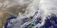 Imagem de tempestade de inverno atingindo o sul dos EUA e da costa leste registrada pelo satélite GOES-13  Foto: Reuters