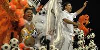 Ronaldo em desfile da Gaviões em 2010: centenário do Corinthians  Foto: AFP