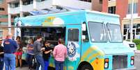 Muito comuns nos Estados Unidos e na Europa, os food trucks são uma boa alternativa para quem quer entrar no mercado da gastronomia em São Paulo  Foto: Jeff Whyte/Shutterstock