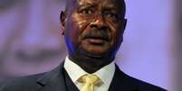 O presidente da Uganda, Yoweri Museveni diz que lei poderá proteger mais vulneráveis  Foto: AP