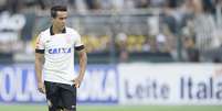 Jadson cobra a falta em estreia com a camisa do Corinthians  Foto: Ricardo Matsukawa / Terra