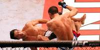<p>Quando foi agressivo, Lyoto arriscou até golpes sofisticados</p>  Foto: Wander Roberto/ Inovafoto/ UFC / Divulgação