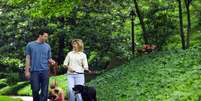 <p>Além de fazer mais exercícios, donos de cachorro interagem mais com vizinhos</p>  Foto: Getty Images 
