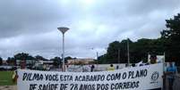 <p>Trabalhadores dos Correios em greve mostraram faixas criticando as mudanças no plano de saúde</p>  Foto: Yala Sena / Especial para Terra