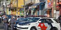 Policiais militares participam da reintegração de posse na zona leste da capital  Foto: Gero / Futirinhas