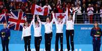 <p>Seleção canadense feminina de curling conquistou o ouro olímpico de 2014</p>  Foto: Getty Images 