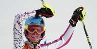 Jacky Chamoun celebra após completar prova em Sochi  Foto: AP