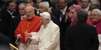 <p>O Papa Emérito Bento XVI participou da cerimônia de criação de 19 novos cardeais na Basílica de São Pedro</p>  Foto: AP