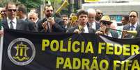 <p>Agentes da PF fizeram um &#39;vuvuzela&ccedil;o&#39; em S&atilde;o Paulo em frente &agrave; Fiesp, na avenida Paulista, no in&iacute;cio do ano</p>  Foto: Janaina Garcia / Terra