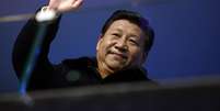 O presidente chinês, Xi Jinping, surpreendeu cidadãos ao visitar lojas e conversar com as pessoas na rua nesta terça-feira, o que foi bastante comentado nas redes sociais  Foto: Reuters