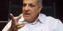 O então ministro da Habitação, Ibrahim Mahlab, fala durante uma entrevista em Cairo, em setembro de 2012  Foto: Reuters