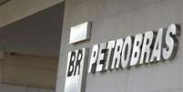 <p>Ações da Petrobras registraram queda de 4,91% após denúncias de ex-diretor</p>  Foto: Ricardo Moraes / Reuters