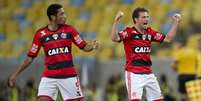 <p>Elano celebra contra o Emelec</p>  Foto: Mauro Pimentel / Terra