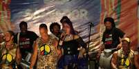 <p>Folia grautita em Salvador come&ccedil;ou na noite de quarta-feira</p>  Foto: J. Humberto / AgNews