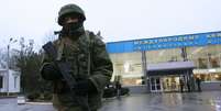 Homens armados tomaram o aeroporto de Simferopol  Foto: Reuters