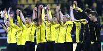Dortmund cumprimenta plateia depois de vitória e vice-liderança  Foto: AP