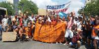 <p>Ontem, garis em greve fizeram protesto nas ruas do Rio de Janeiro</p>  Foto: Paula Bianchi / Terra