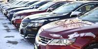 <p>Fenabrave estima que vendas de carros caiam 0,5% neste ano, após retração de 7,15% no ano passado</p>  Foto: Rick Wilking / Reuters
