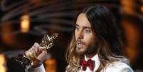 Jared Leto ganha o Oscar de melhor ator coadjuvante por seu papel em "Clube de Compras Dallas", em Los Angeles, neste domingo. 02/03/2014  Foto: Lucy Nicholson / Reuters