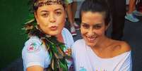 David Brazil tira foto com Cleo Pires em dia de desfile da escola mirim da Grande Rio  Foto: @davidbrazil24/ Instagram / Reprodução