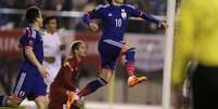 Kagawa comemora gol na vitória tranquila do Japão sobre a Nova Zelândia, por 4 a 2  Foto: AP