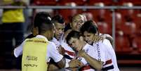 Jogadores do São Paulo festejam gol na vitória sobre o Audax no Morumbi  Foto: Ricardo Matsukawa / Terra