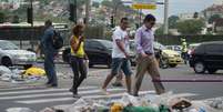 <b>6 de março - </b>A situação é pior nas áreas por onde passaram blocos carnavalescos, como na orla da zona sul, na avenida Rio Branco e na Praça XV  Foto: Mauro Pimentel / Terra