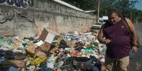 <B>7 de março - </B>Lixo é acumulado na avenida Brasil durante greve dos garis no Rio de Janeiro. Segundo os grevistas, apenas a zona sul e o centro estão sendo limpos  Foto: Mauro Pimentel / Terra