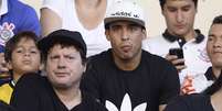 Jadson nas tribunas: meia n&atilde;o jogou por cl&aacute;usula contratual  Foto: Ricardo Matsukawa / Terra