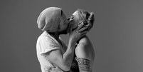 Vídeo mostra o primeiro beijo entre 20 casais de desconhecidos  Foto: Twitter / Reprodução